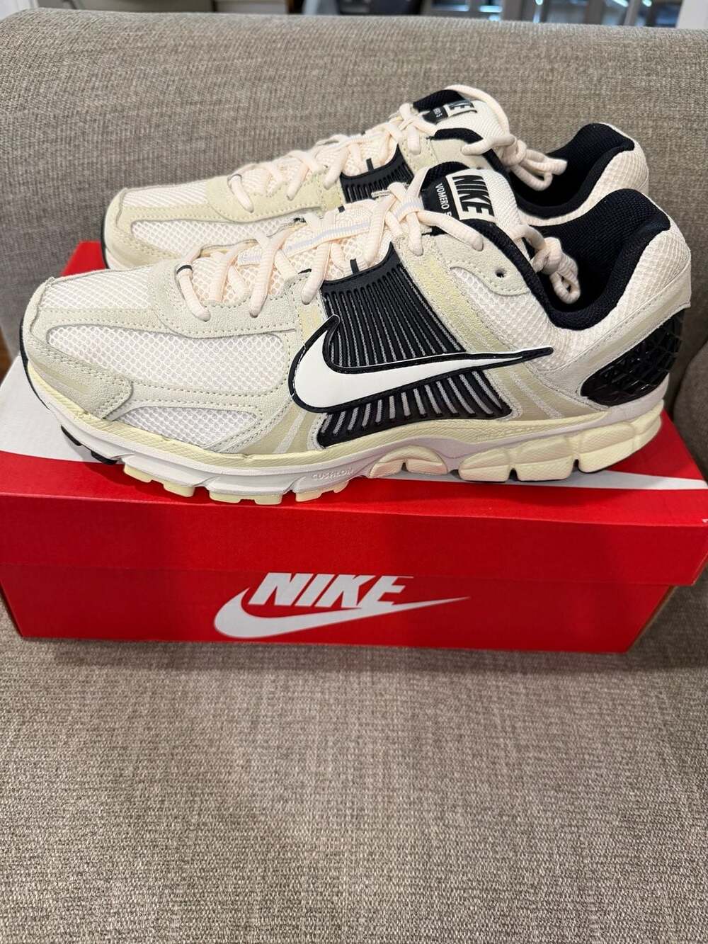 Nike Zoom Vomero 5 Alabaster Black HF1553-701 Size 11.5